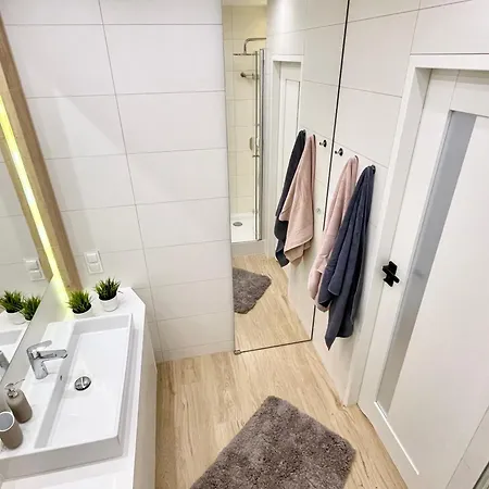 Comfortable Apart, Old Town, Free Parking, Hanging Bed, Wi-fi, Lift, Aircon,self Check-in 24h, Stare Miasto, Winda, Nowy Budynek, Garaz 0 Zl, Klima Apartament